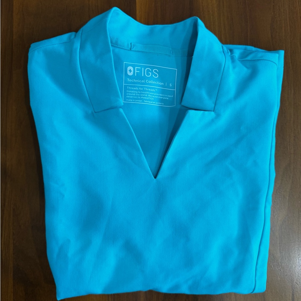 FIGS 🫀 Women’s Aqua blue scrub top